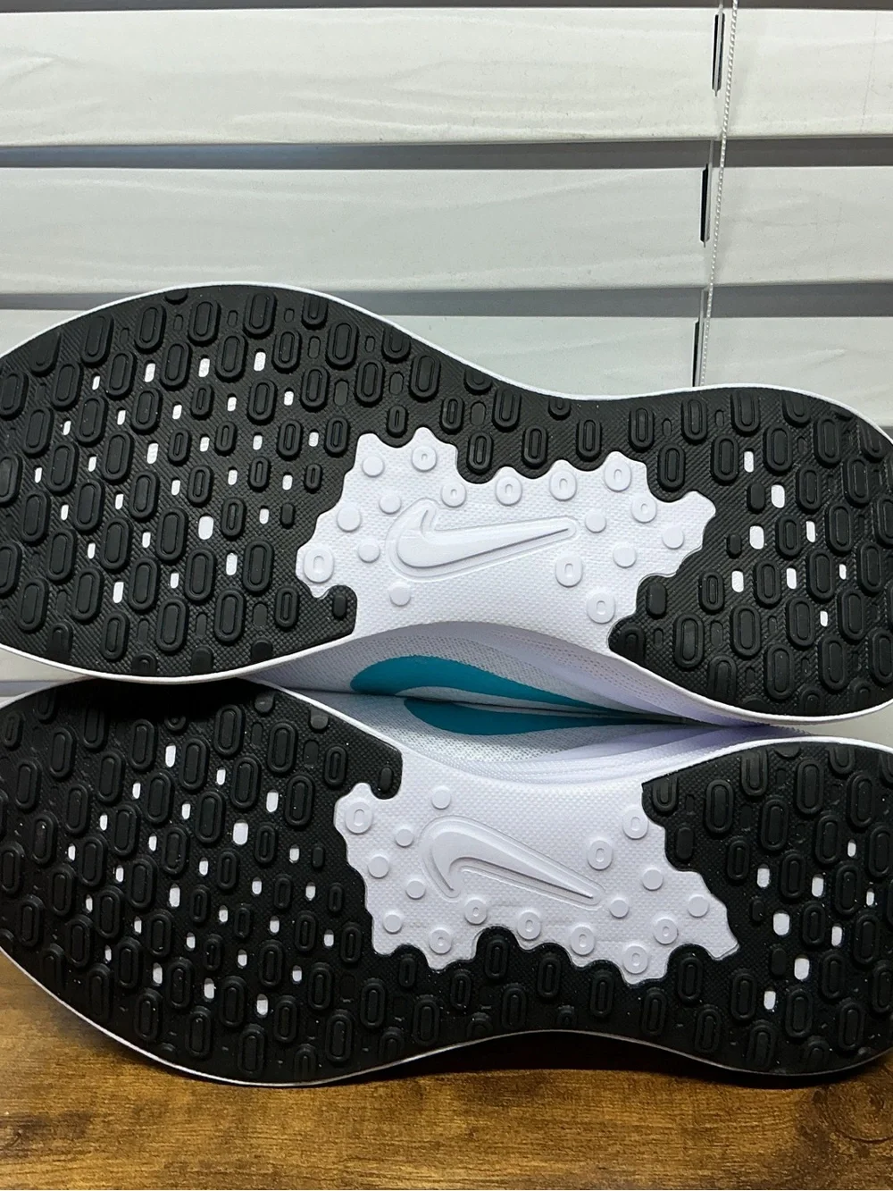 Nike Mans Revolution 7 Platinum/ Dusty Cactus Sneakers Size Ma10 Wo11.5 New
